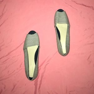 Short Heel Peep-Toe Dress Shoes